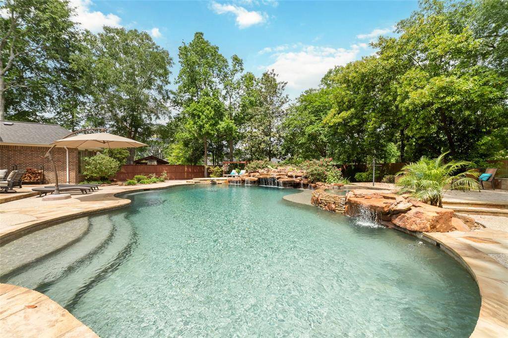 Another view of the fabulous pool and spa...