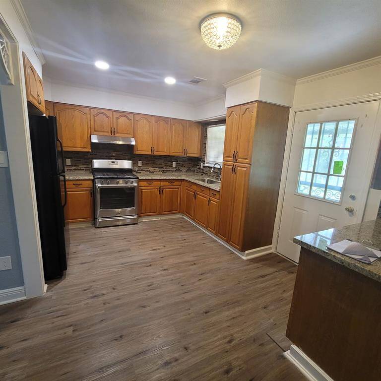 Beautifully updated kitchen includes appliances