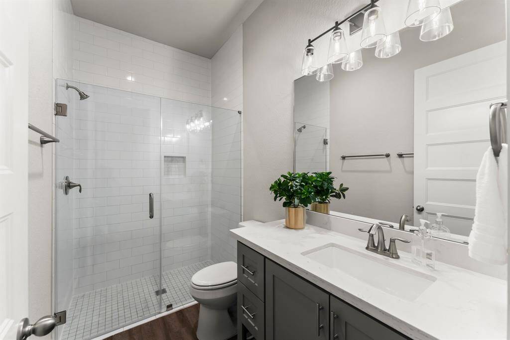 Bathroom #2 is a crisp & refreshing retreat.