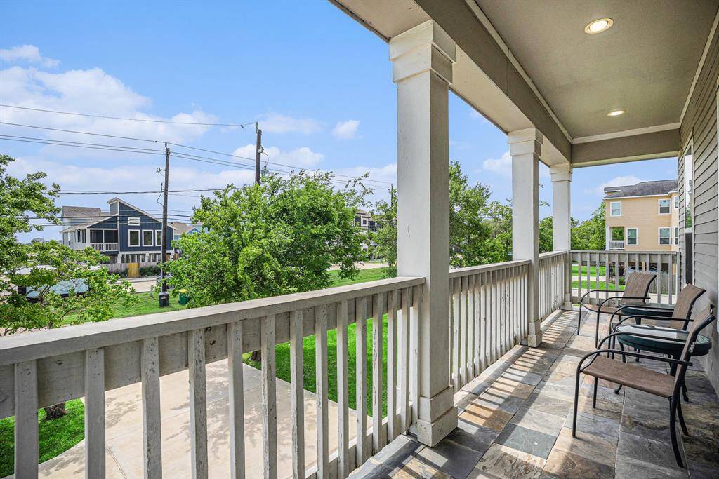 2nd floor balcony