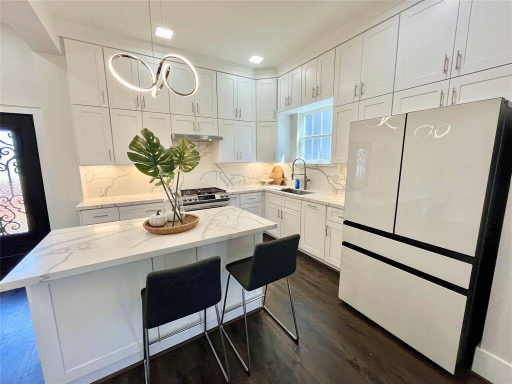 Island in the middle of the kitchen is ideal for cooking and guests