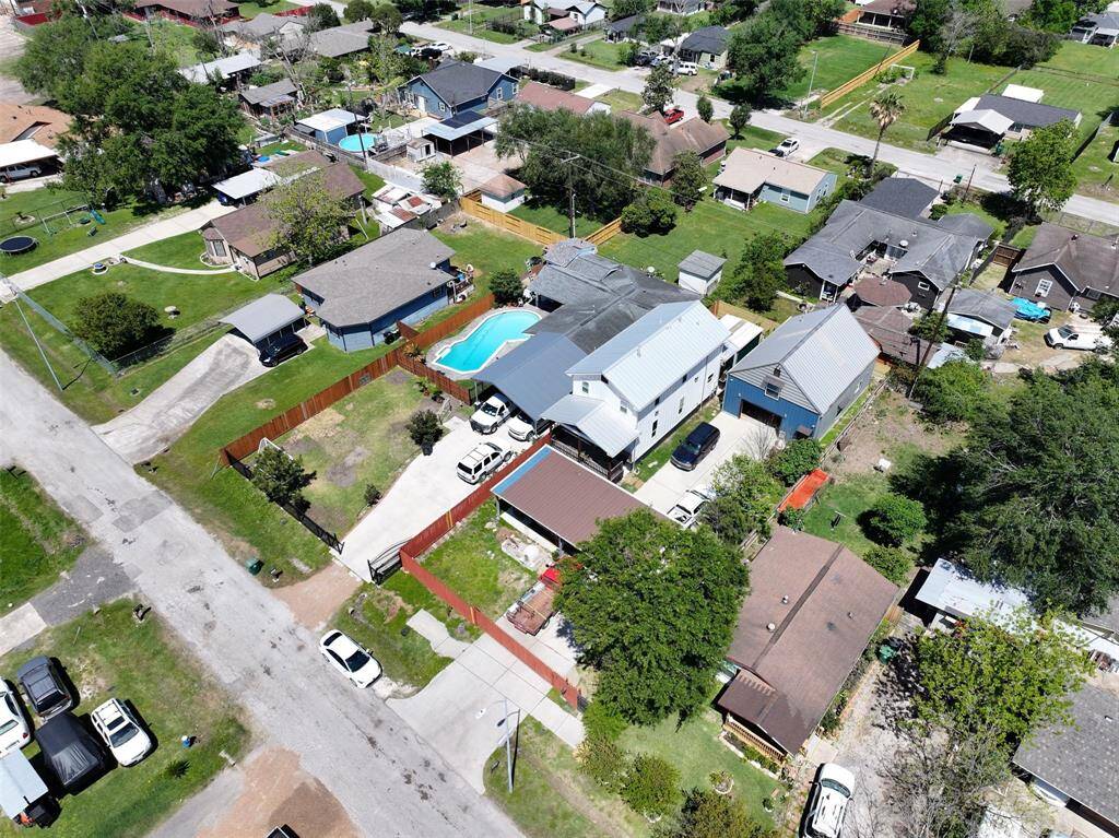 Aerial view of 13505 Orleans and surrounding community