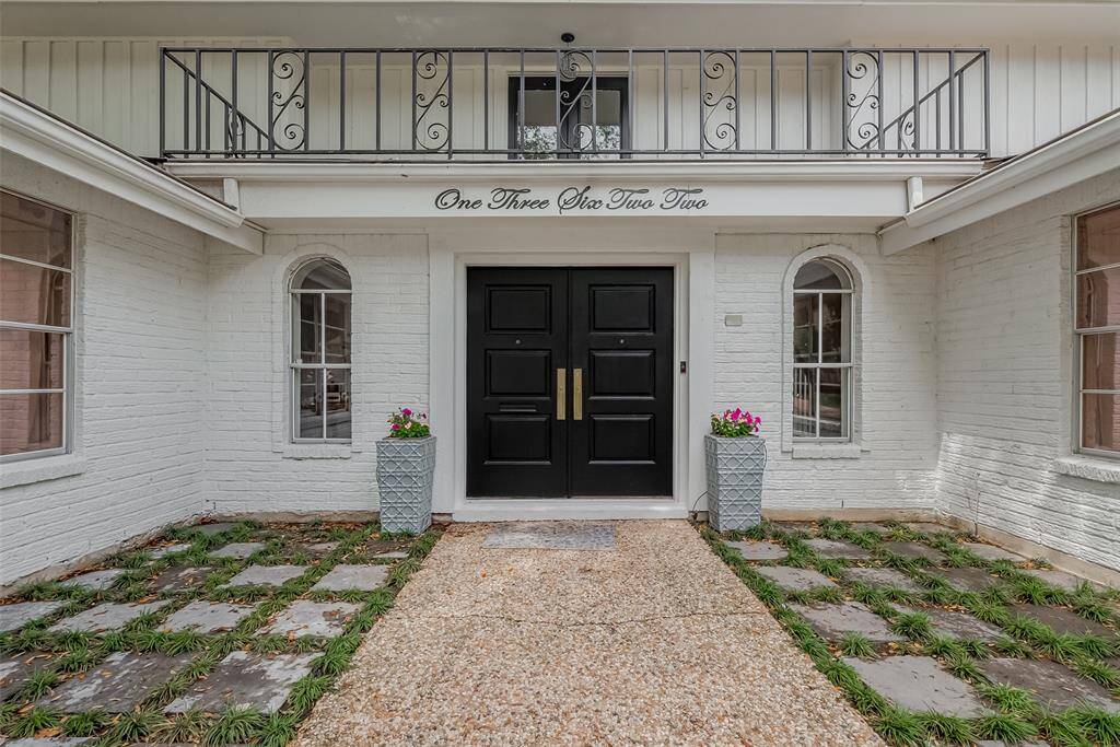 Gorgeous walkway to the house.