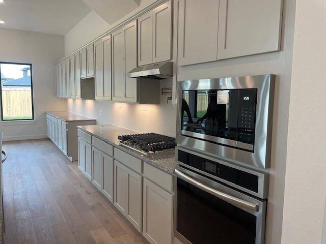 Expansive kitchen