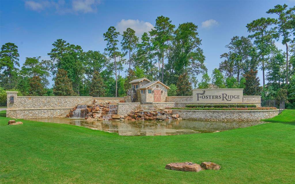 This beautiful community is conveniently located to nearby grocery stores, theater, shopping and dining.