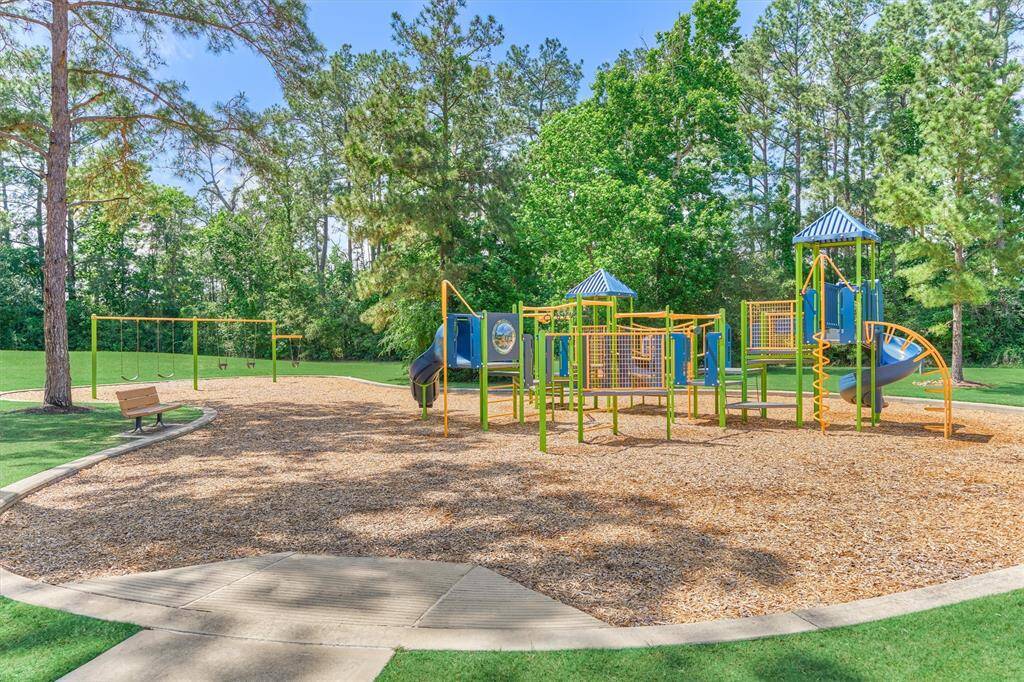 Included in the neighborhood amenities is this fabulous playground.....
