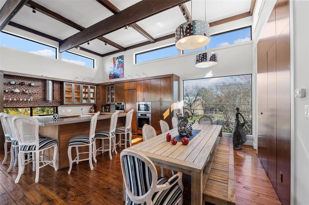 This picture reflects the style of the late Scott Ballard.  Natural lighting, exposed trusses and large interior spaces. Notice the special ordered glass picture window!