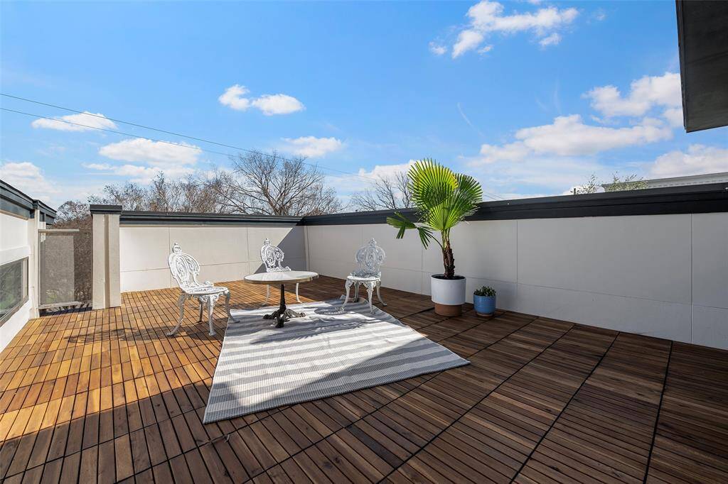 Amazing view of the city from this third floor terrace.