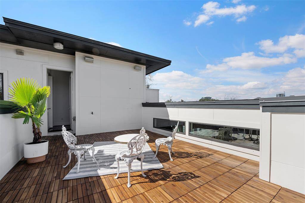 Enjoy the sun in this stunning terrace with new flooring.