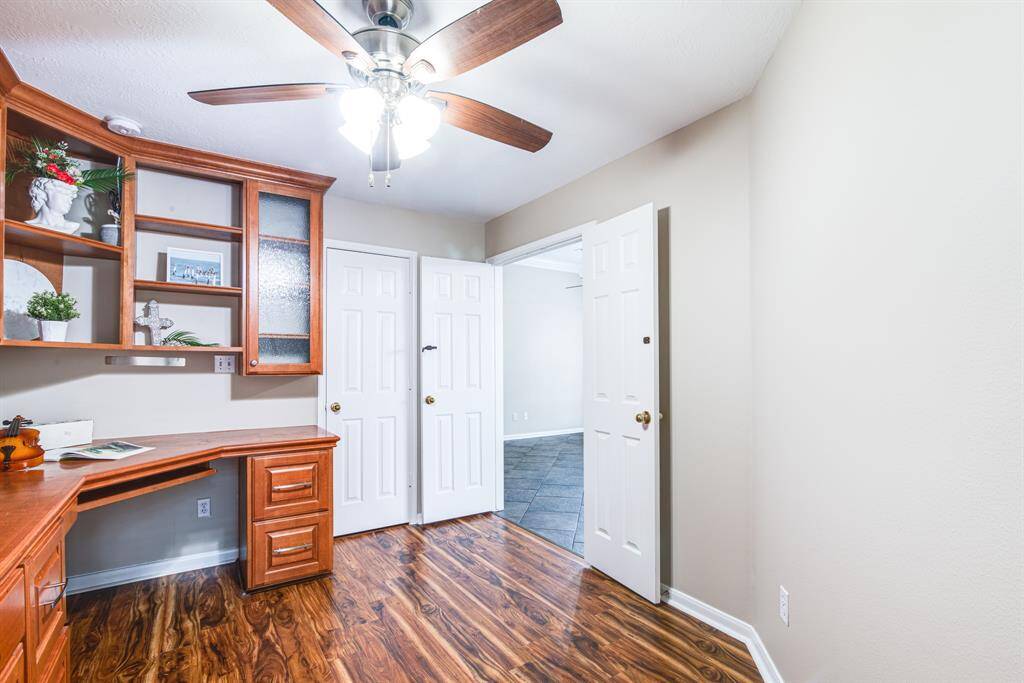 Great workplace in your private custom home office