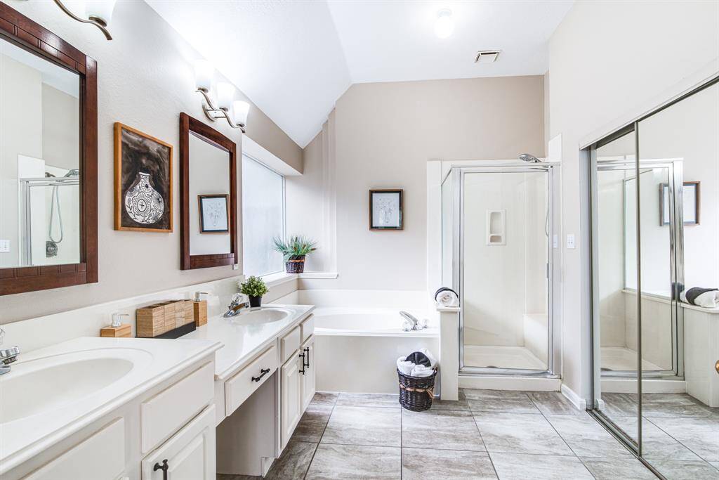 Primary bath, soaking jetted tub and separate shower.
