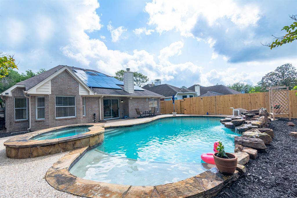 Very large pool, spa and backyard.  Perfect for hot summers.