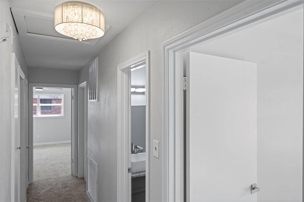 Hallway to the bedrooms
