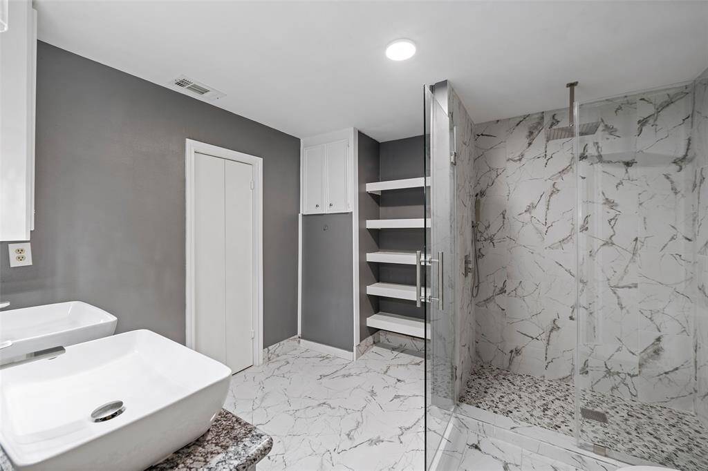 Principal bathroom with double sink
