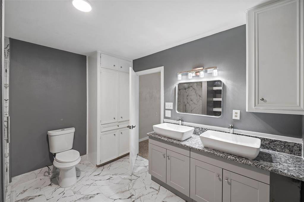 Principal bathroom with double sink