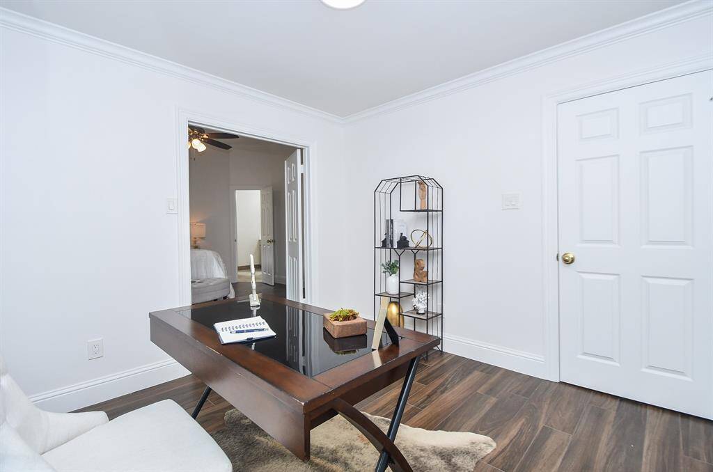 Guest Bedroom with study nook