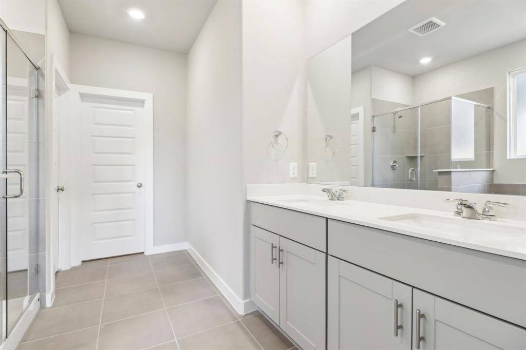 Photo is not of the actual home but is an inspirational photo of builder’s model home and may depict options, furnishings, and/or decorator features that are not included.