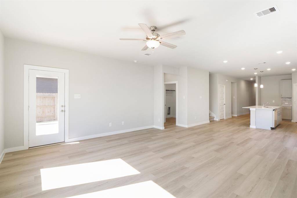 Photo is not of the actual home but is an inspirational photo of builder’s model home and may depict options, furnishings, and/or decorator features that are not included.