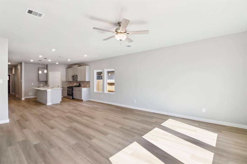 Photo is not of the actual home but is an inspirational photo of builder’s model home and may depict options, furnishings, and/or decorator features that are not included.