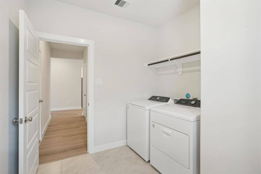 Photo is not of the actual home but is an inspirational photo of builder’s model home and may depict options, furnishings, and/or decorator features that are not included.