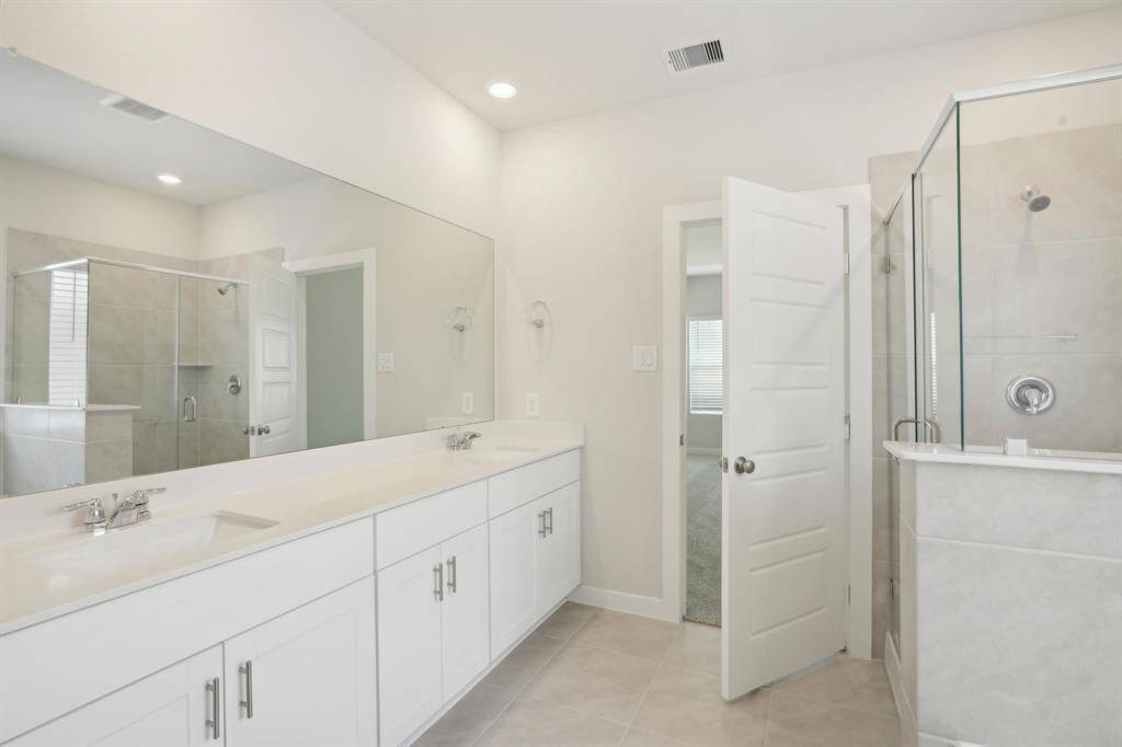 Photo is not of the actual home but is an inspirational photo of builder’s model home and may depict options, furnishings, and/or decorator features that are not included.