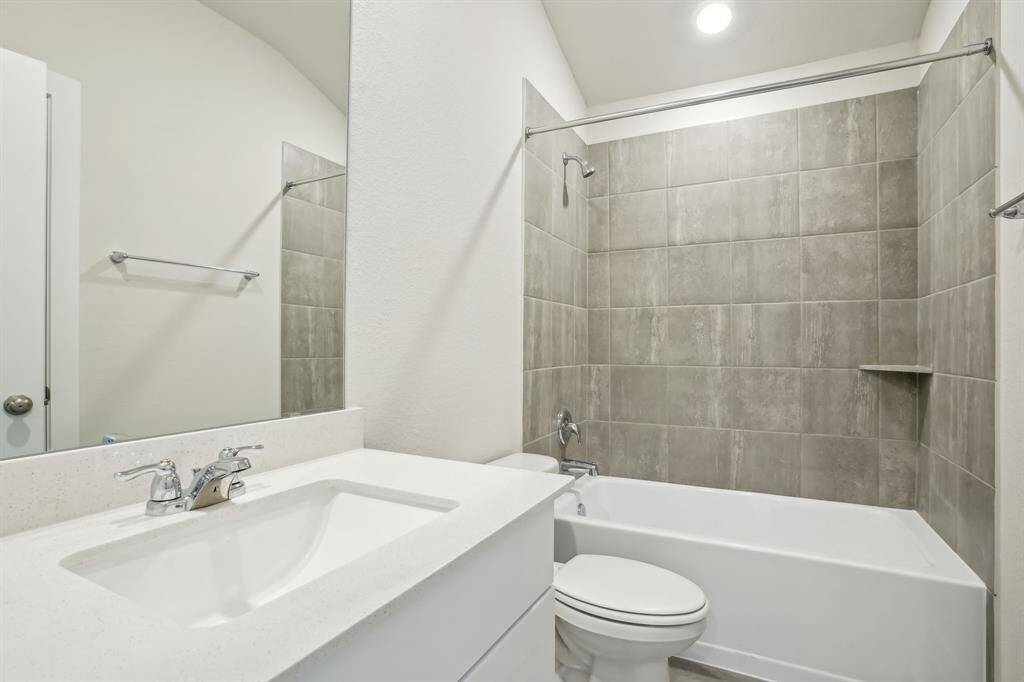 Photo is not of the actual home but is an inspirational photo of builder’s model home and may depict options, furnishings, and/or decorator features that are not included.
