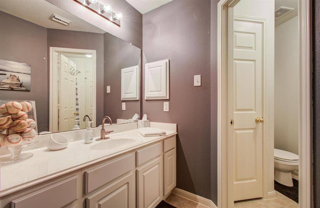 2nd Floor Bathroom