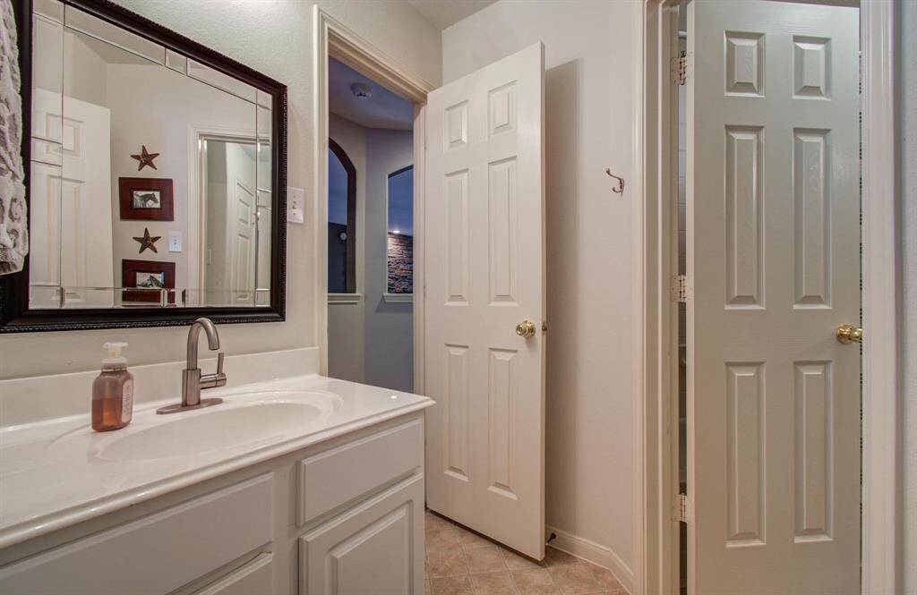 2nd Floor Bathroom