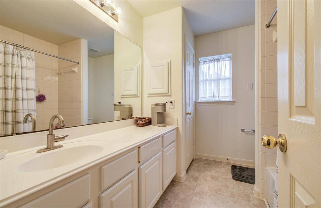 Bathroom Upstairs