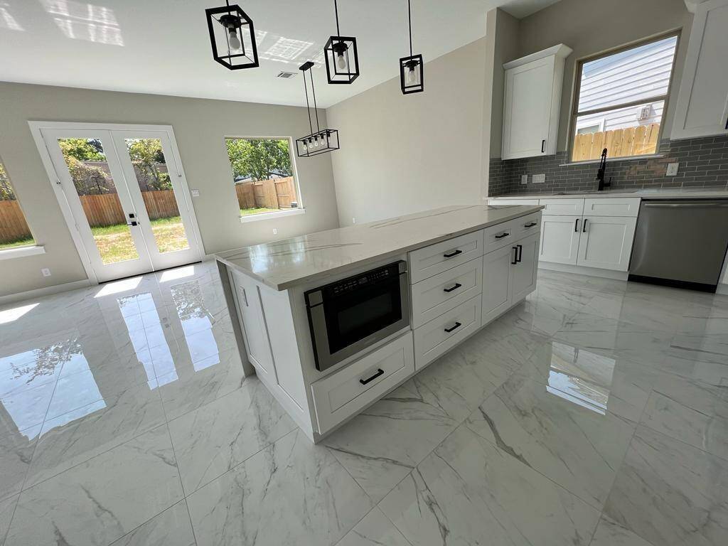 Beautiful Gourmet Kitchen