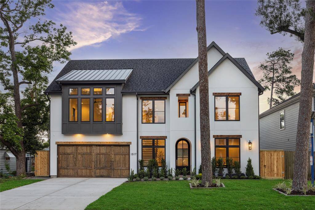 This home is located on one of Oak Forest's best blocks on a wonderful sidewalk-lined street.
