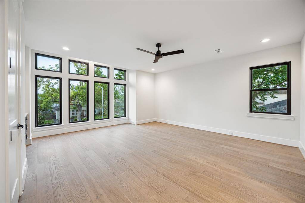 There are windows galore in this 16'5" x 17'4" secondary ensuite bedrooms.