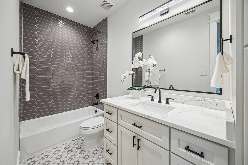 One of the secondary ensuite bathrooms.