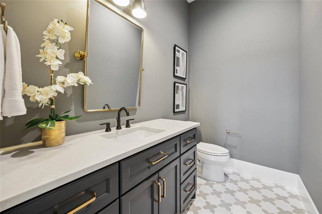 The formal powder room is located off of the foyer and has beautiful and unique finishes.