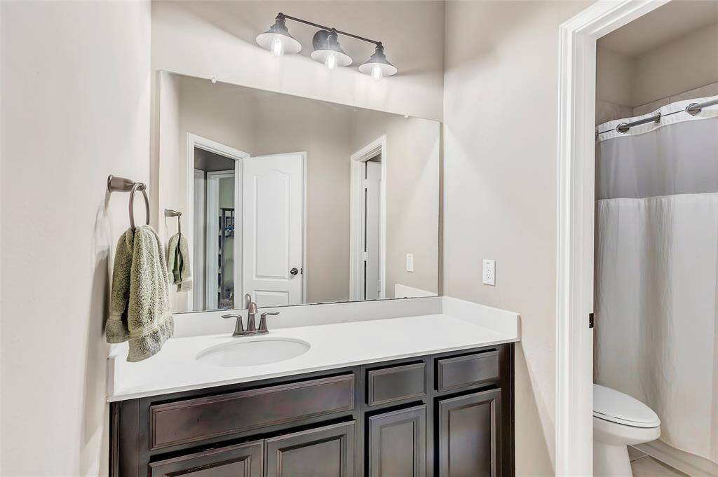 Full secondary bathroom downstairs