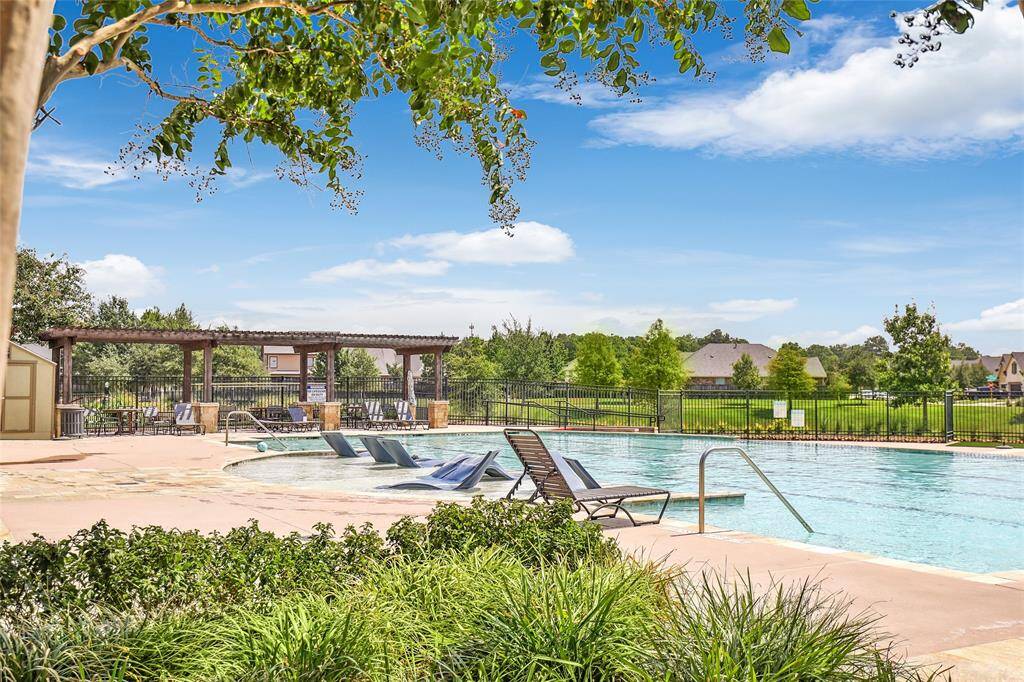 Well maintained community pool perfect for the whole family!