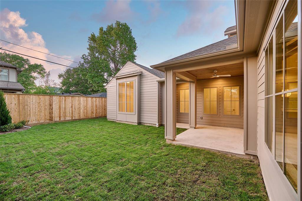 Beautiful Zoysia grass adds lush charm to the spacious backyard, providing ample room for outdoor activities , entertaining, or simply enjoying the open air!