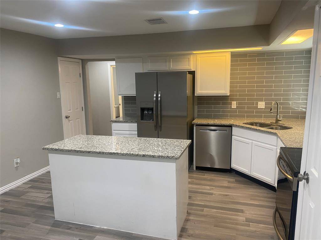 ADDITIONAL KITCHEN VIEW