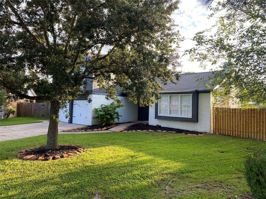 CORNER FRONT YARD VIEW