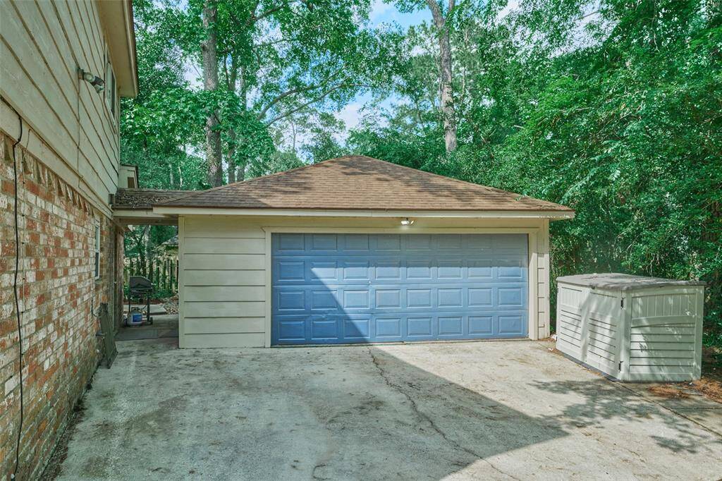 Attached detached 2 car garage with 4 work bench spaces and splitter unit.