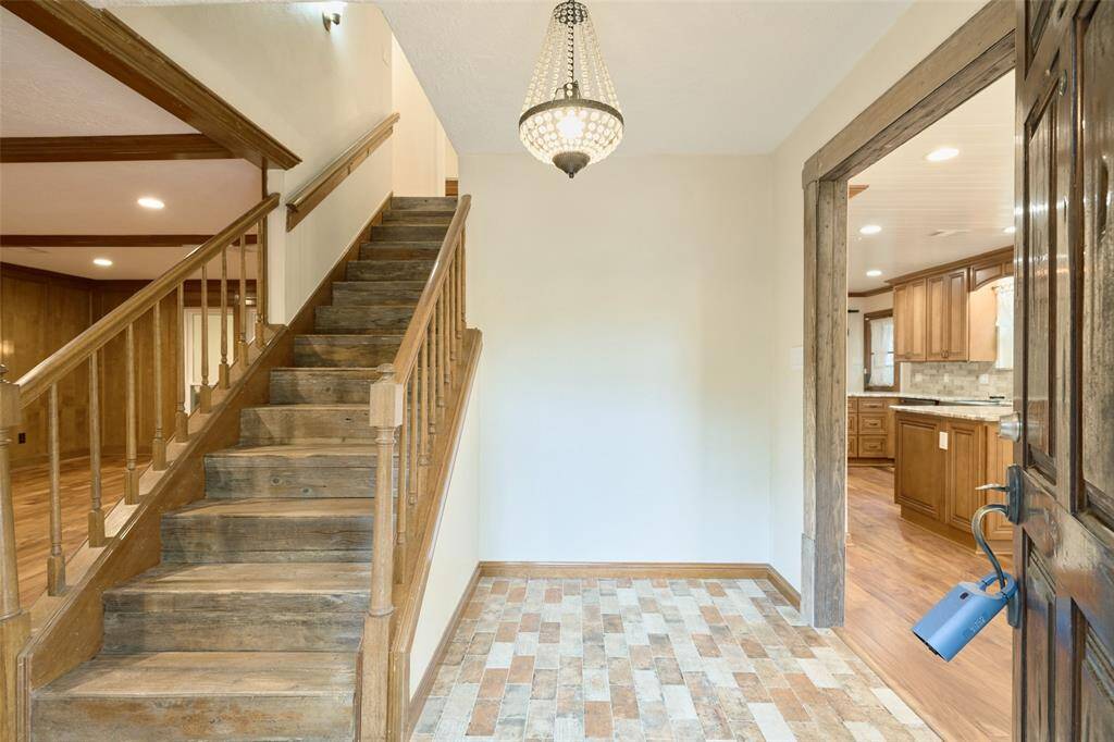 Welcoming entry to generous foyer