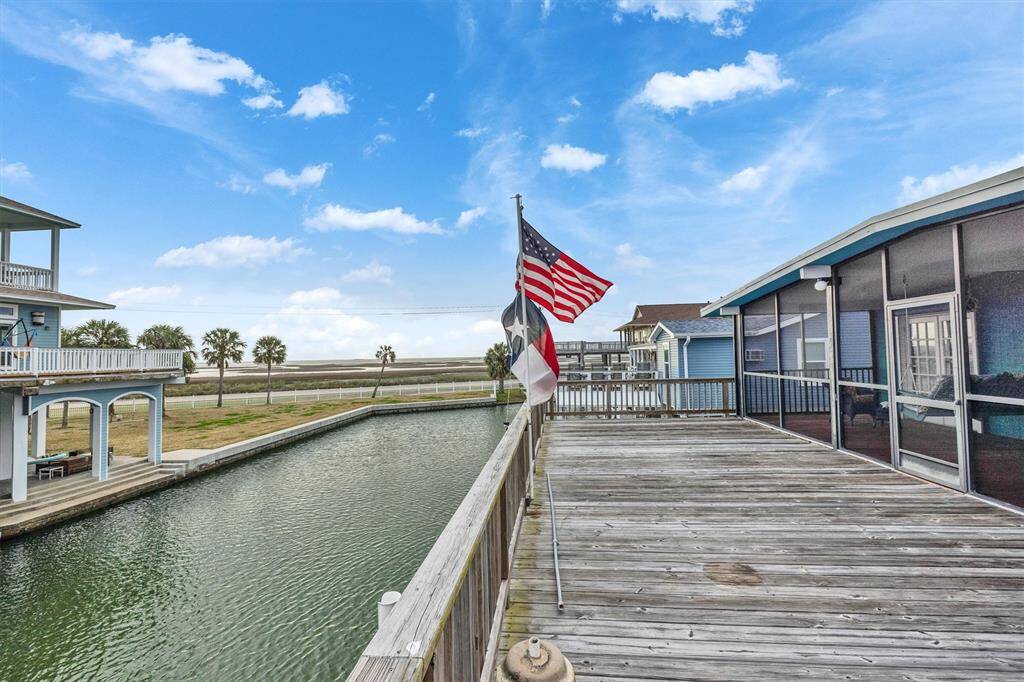 Culdesac Canal with view of the marches of Galveston Bay.