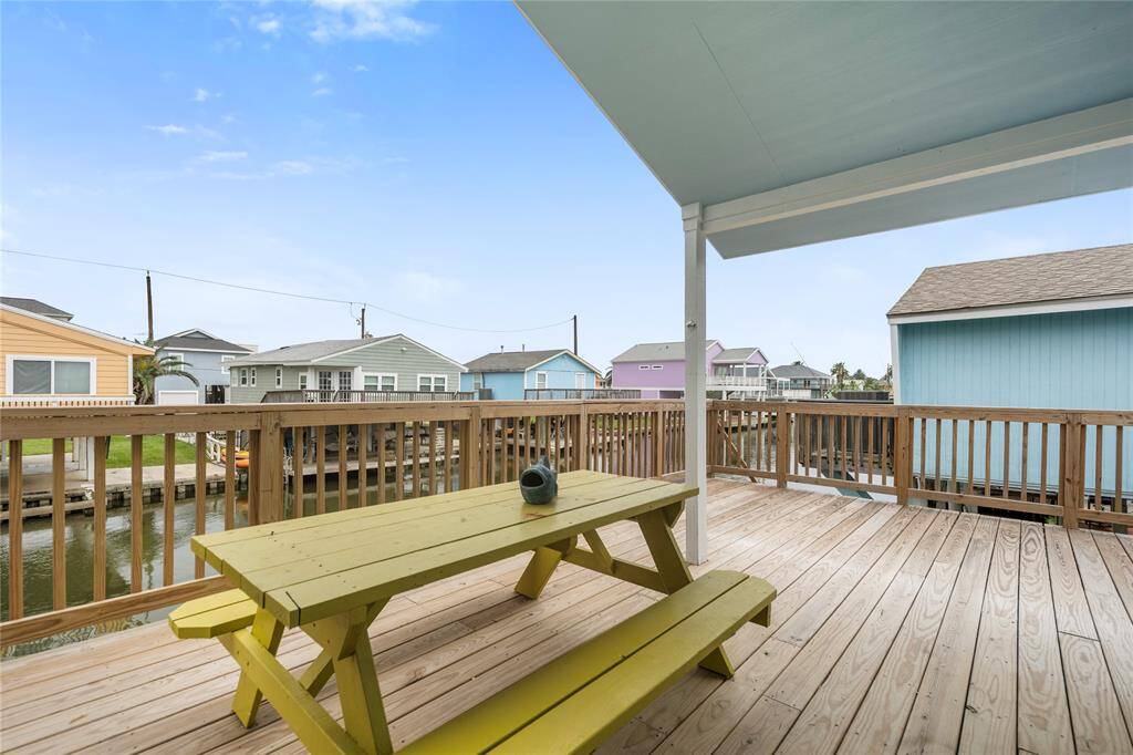 Fully stocked and ready to go! This efficient kitchen includes appliances, cookware, and everything you need to whip up meals after a day on the water.