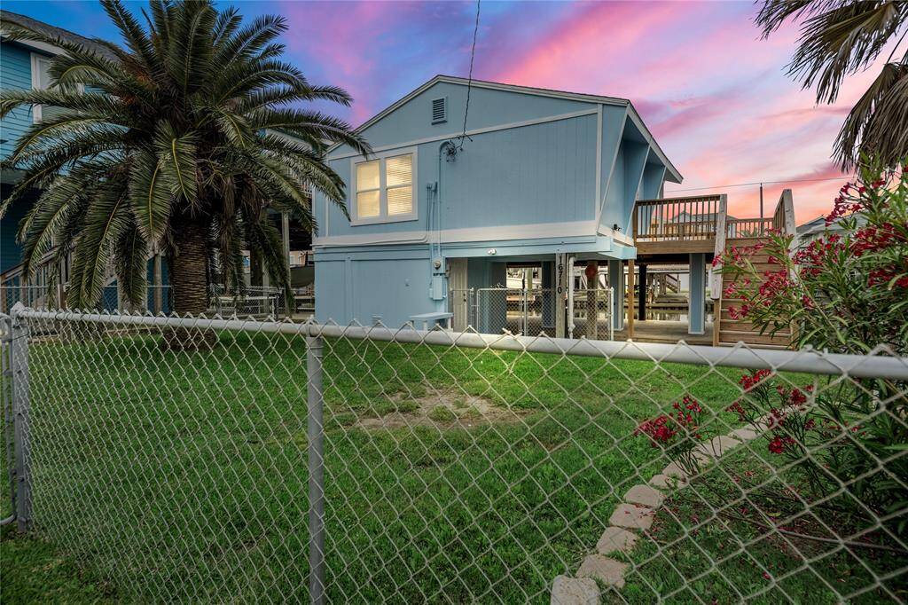 Just few minutes away is Galveston ocean, community pool, boat ramp, park, and all the charm of Jamaica Beach living. It’s not just a home—it’s a lifestyle.