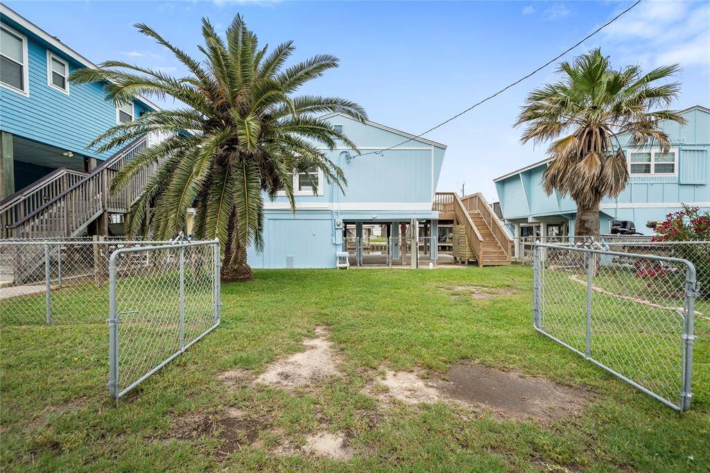 Just steps away: community pool, boat ramp, park, and all the charm of Jamaica Beach living. It’s not just a home—it’s a lifestyle.