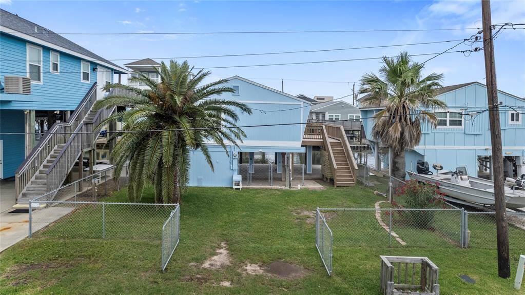 Wonderful Location!!! One - Two minutes drive to Galveston ocean.