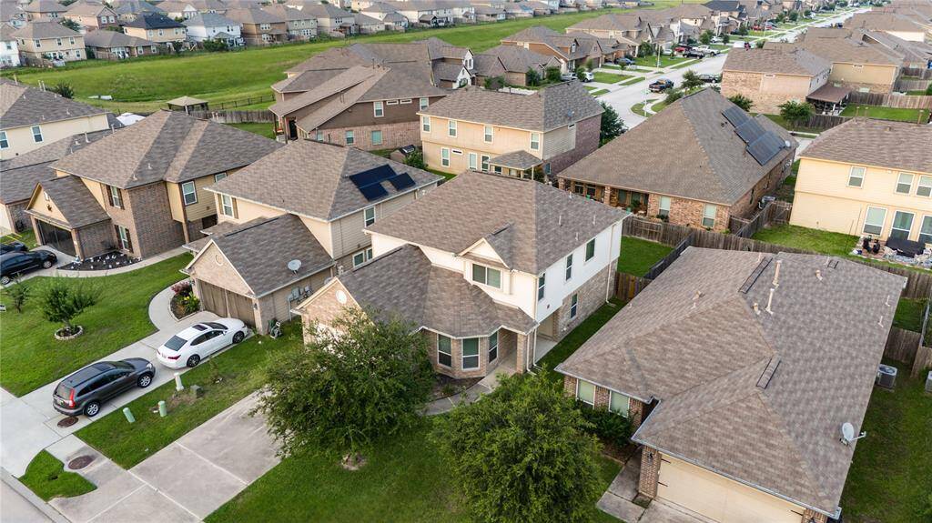 This aerial photo shows the beauty of the entire community!