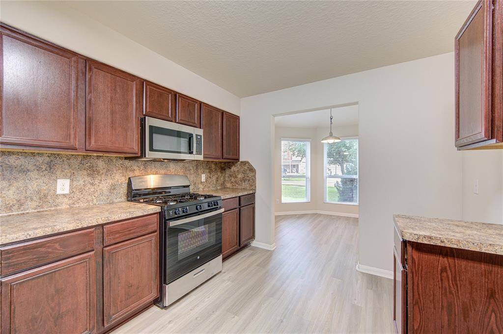 With the brand new stainless steel appliances, this kitchen is ready for your family meals!