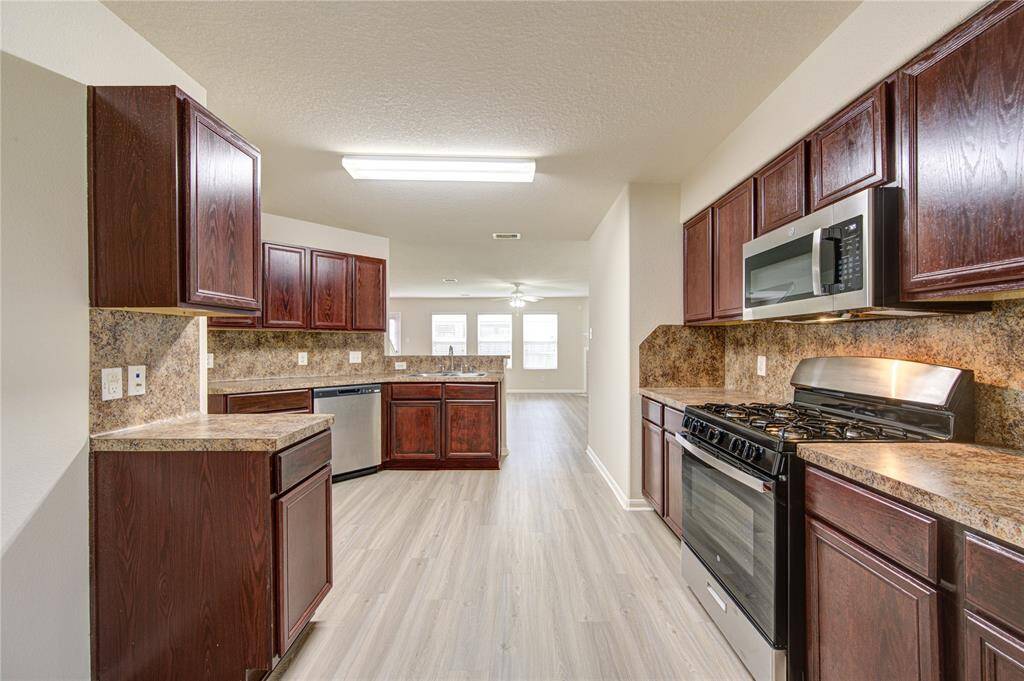 The kitchen has lots of cabinets for all your cooking needs!
