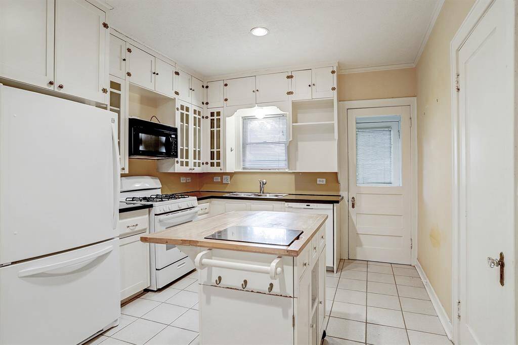 Kitchen, Granite counters, island